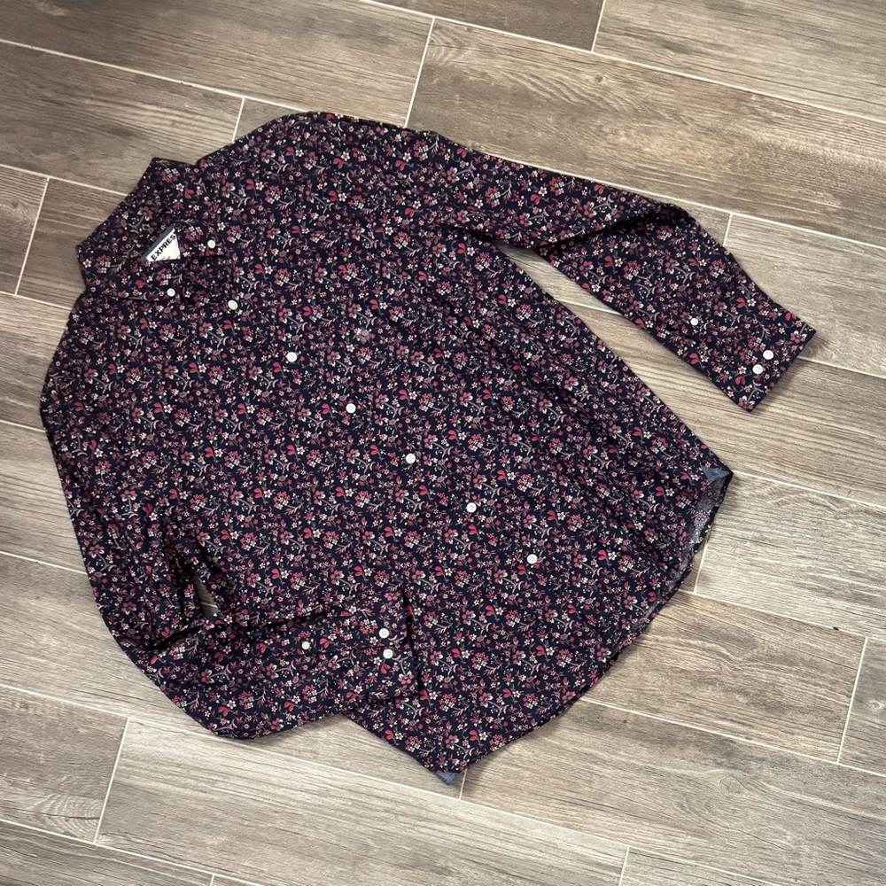 EXPRESS Men's Navy Floral Button Down Long Sleeve
Shirt size Large (NWT) - Picture 4 of 11